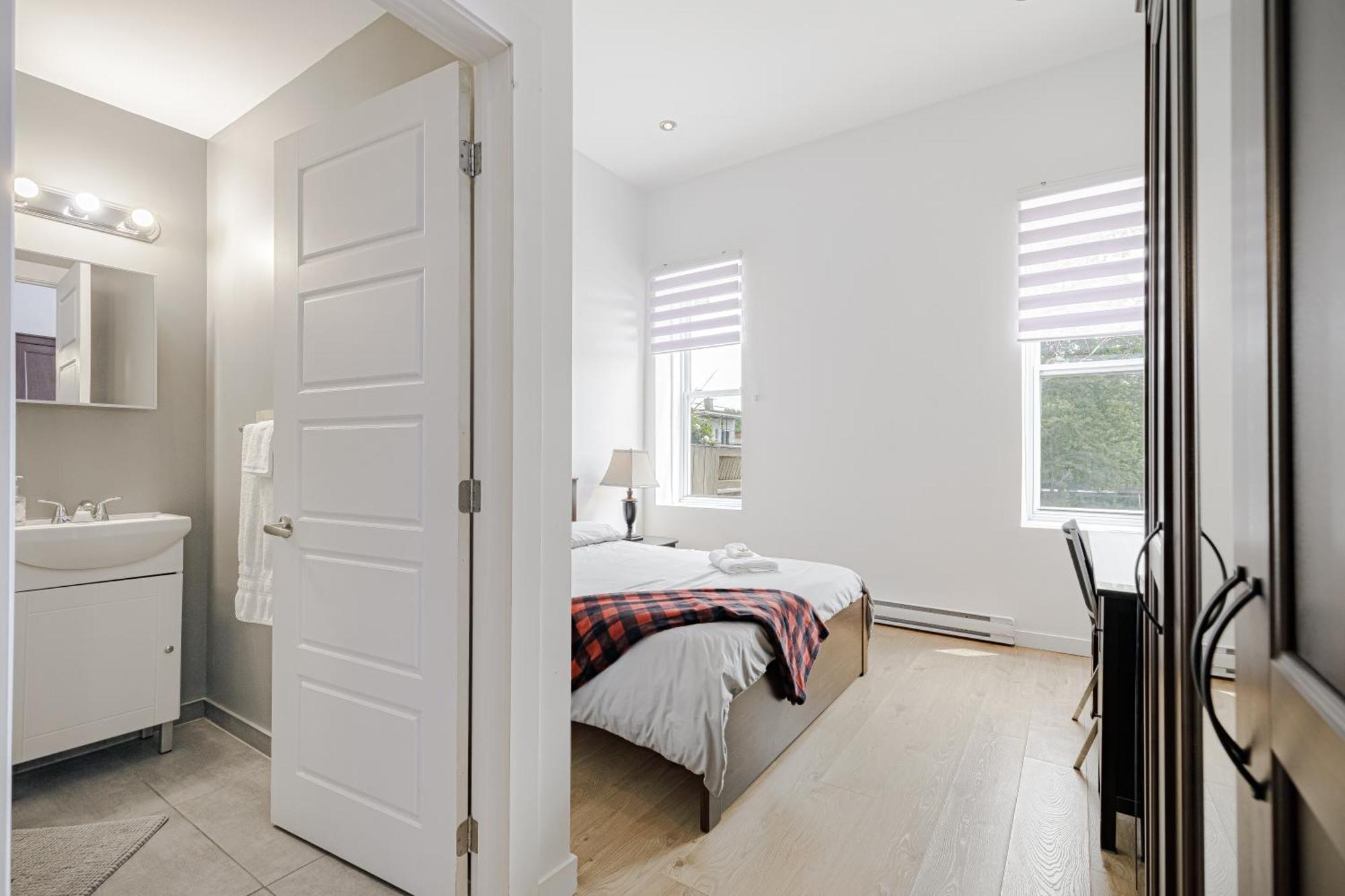 Homa Homestay Hotel By Olympic Stadium Montreal Auberge-Hostel Esterno foto