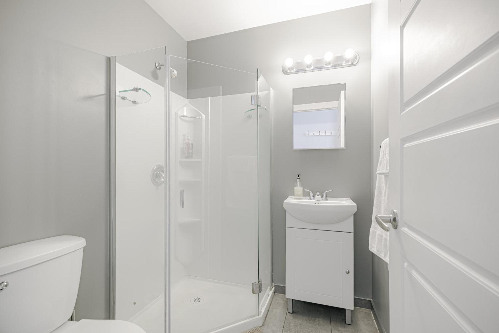 Homa Homestay Hotel By Olympic Stadium Montreal Auberge-Hostel Esterno foto