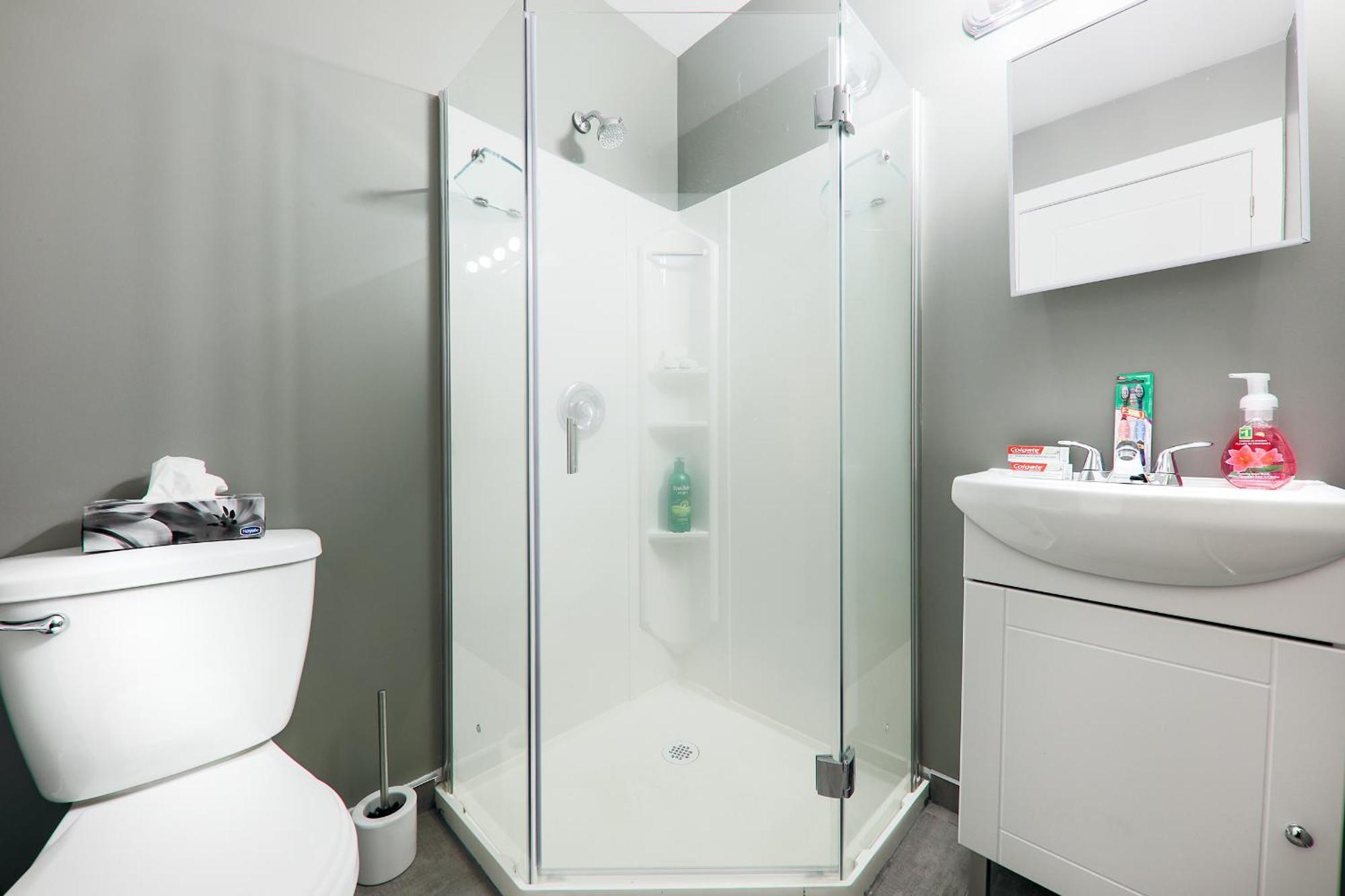 Homa Homestay Hotel By Olympic Stadium Montreal Auberge-Hostel Esterno foto